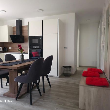 Prima Countryside Apartments 지로브니차 외부 사진