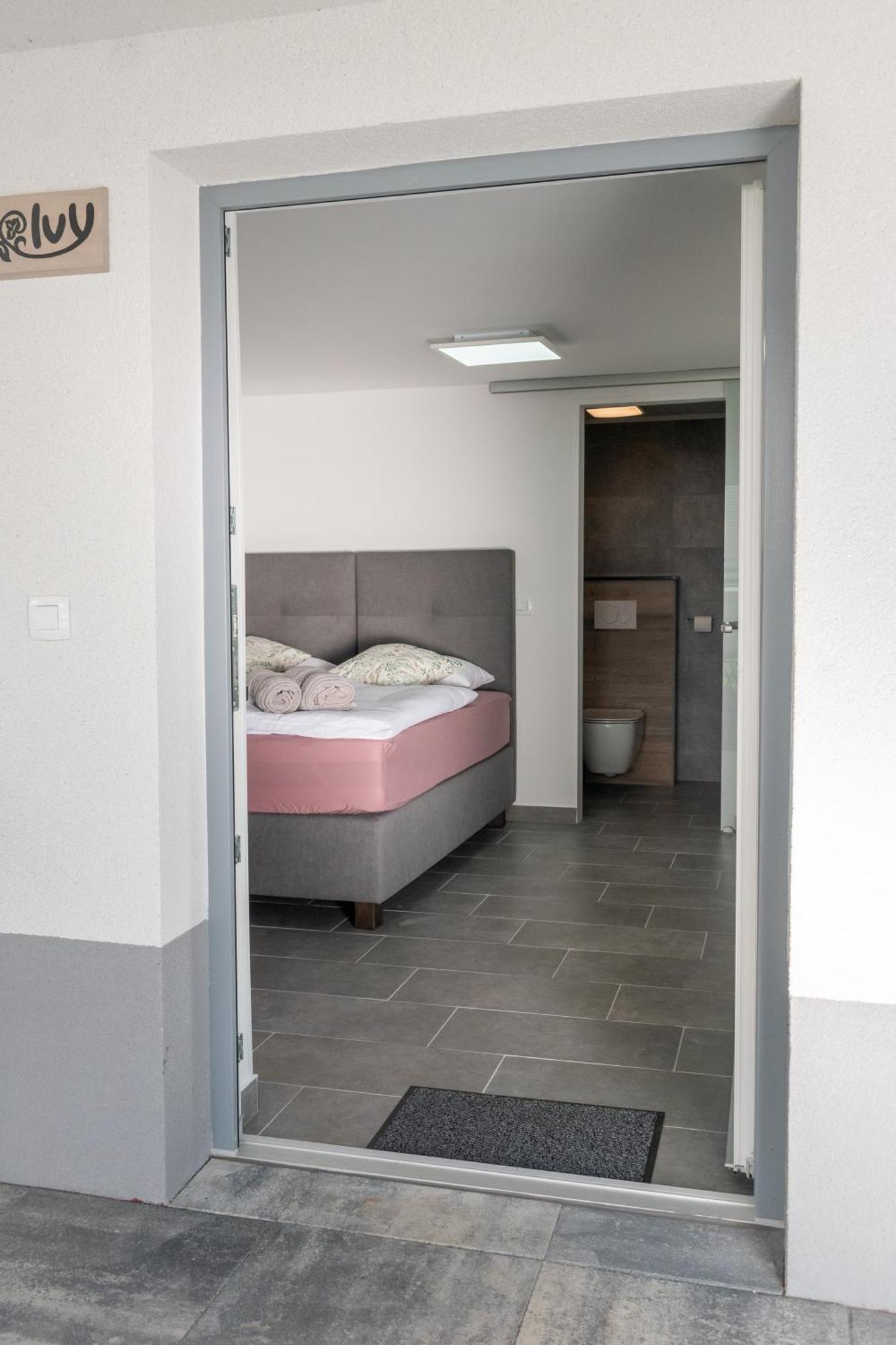 Prima Countryside Apartments 지로브니차 객실 사진